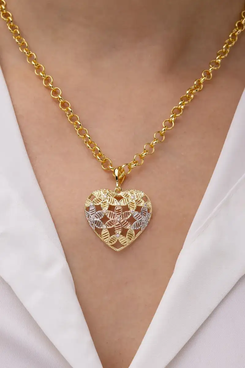 Pingente Coração com Flor Diamantado — semijoia bruta diamantados da Santana Brutos, atacado para lojistas